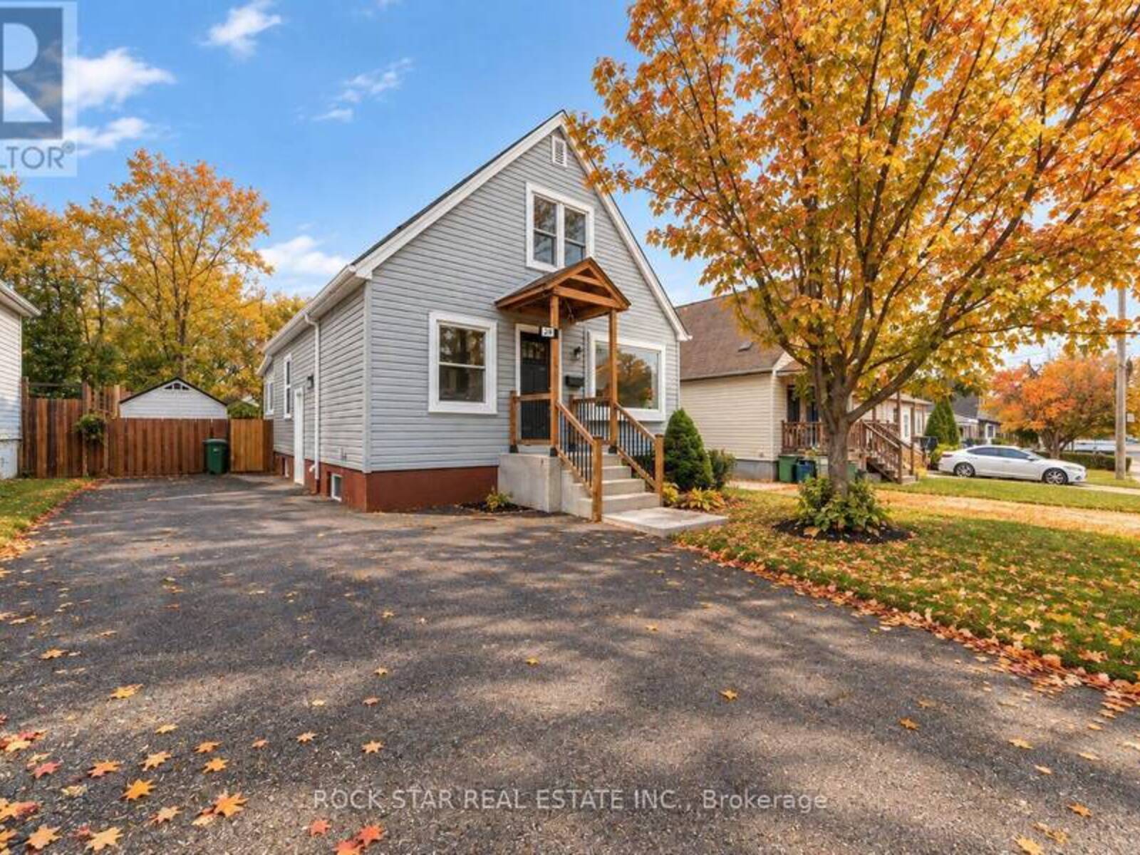 294 EAST 28TH STREET, Hamilton, Ontario L8V 3J3