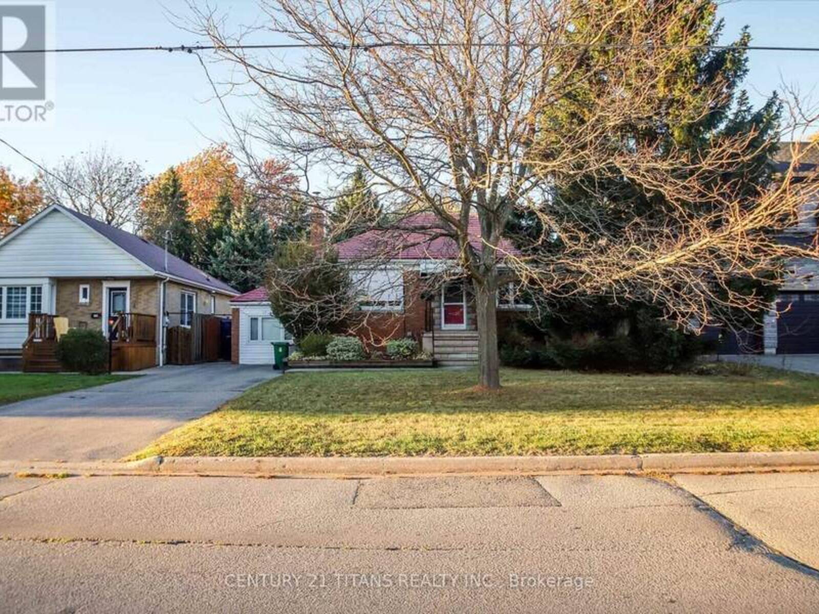 172 PHYLLIS AVENUE, Toronto, Ontario M1M 1Y8