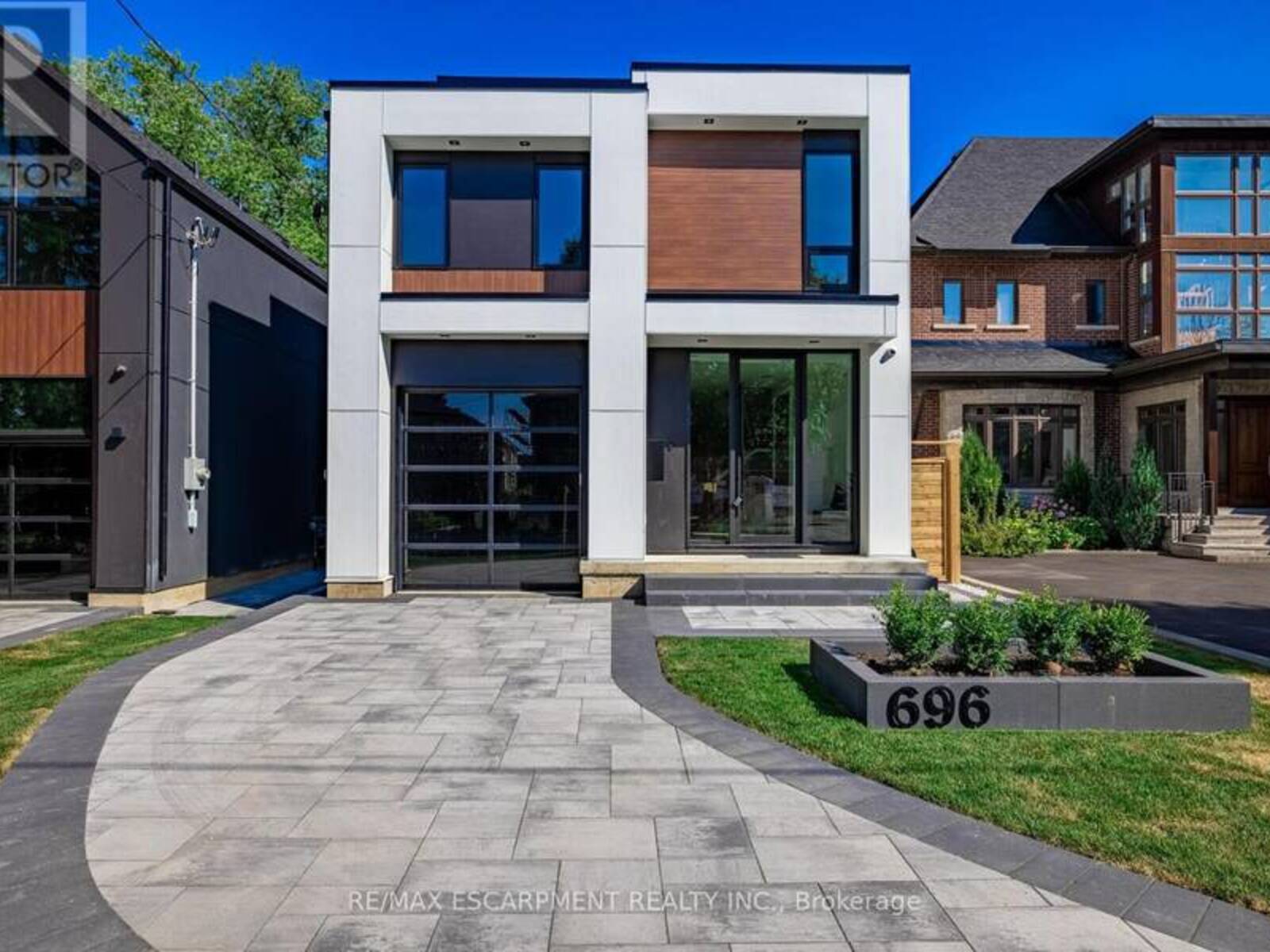 696 MONTBECK CRESCENT, Mississauga, Ontario L5G 1P3