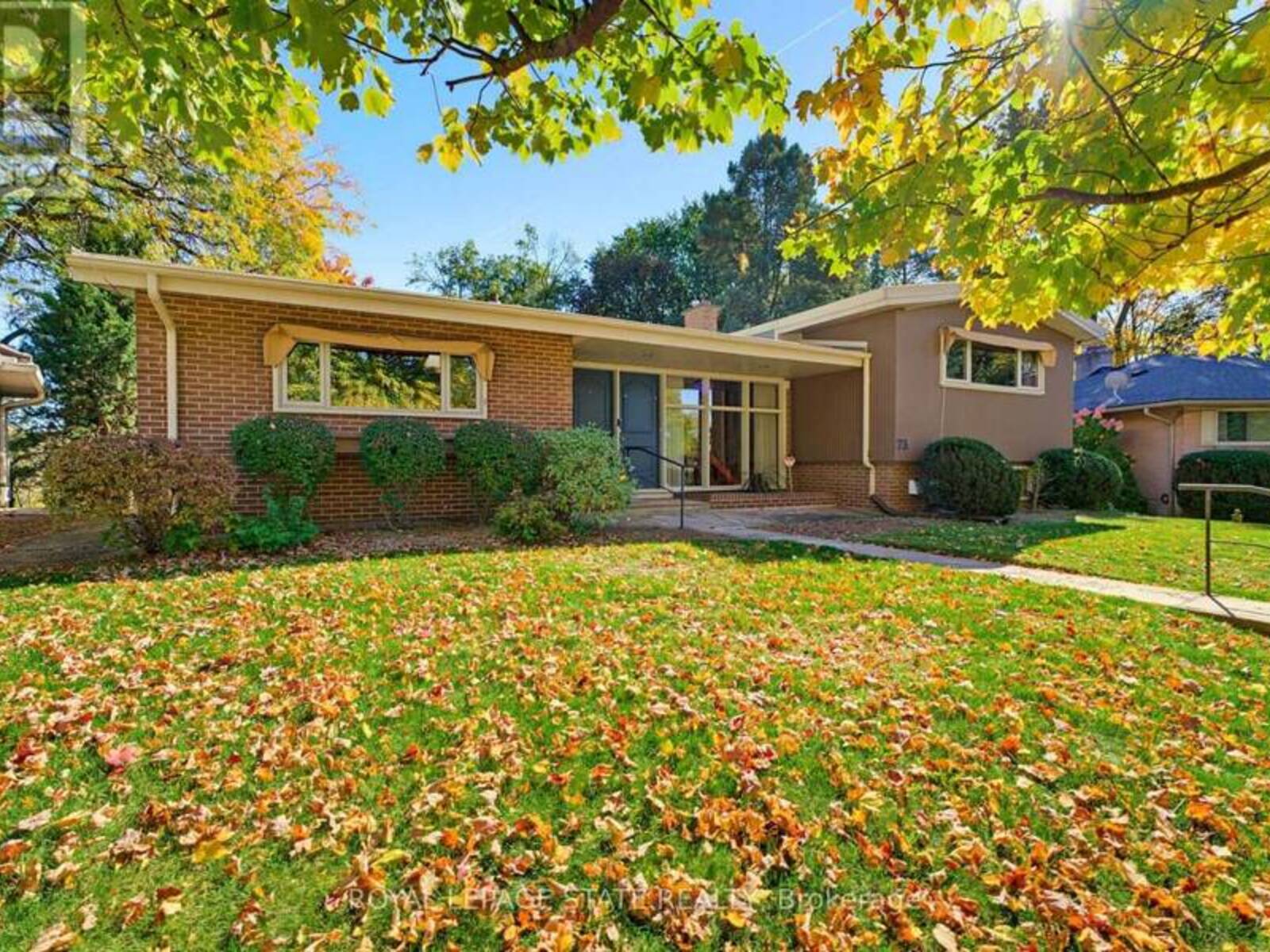 73 GRANT BOULEVARD, Dundas, Ontario L9H 4L9