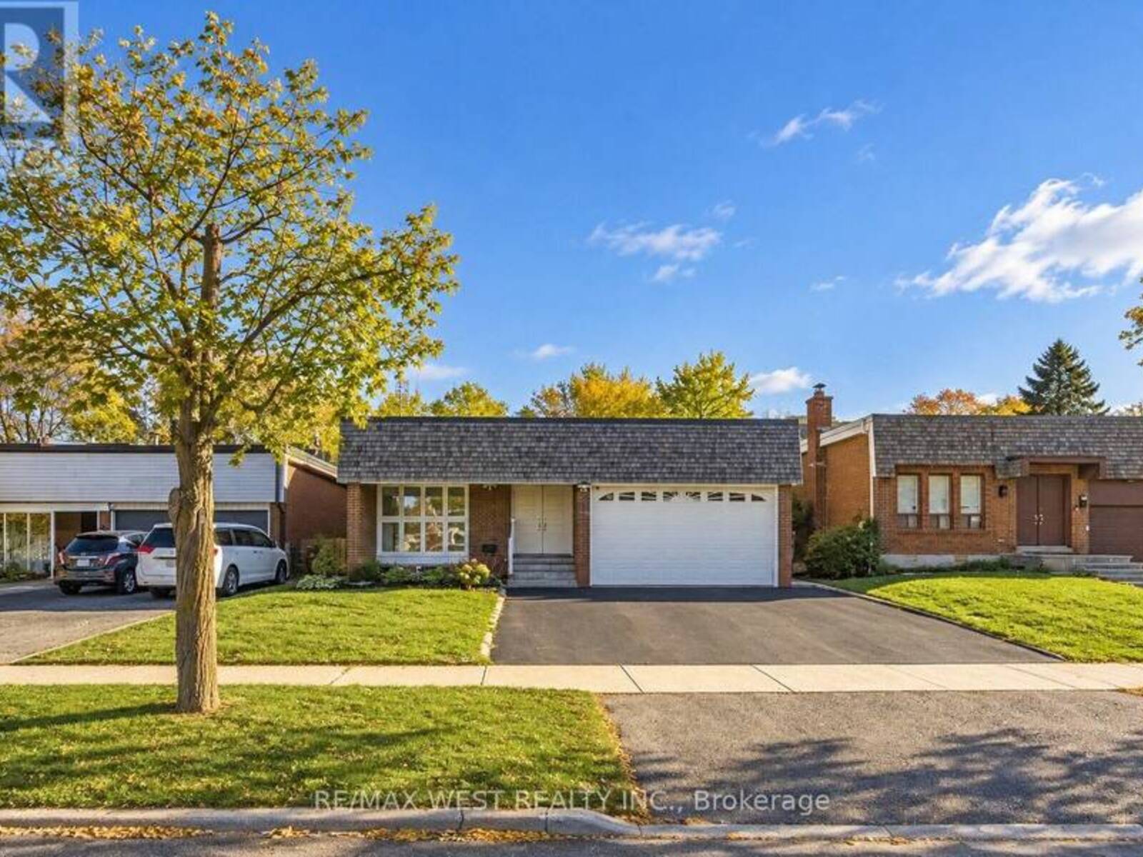 42 MASSEYGROVE CRESCENT, Toronto, Ontario M9V 3C9