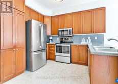 23 THOMAS LEGGE CRESCENT | Richmond Hill Ontario | Slide Image Ten