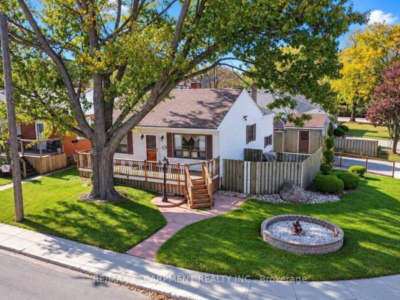 28 SHADYSIDE AVENUE, Hamilton, Ontario L8V 3E3