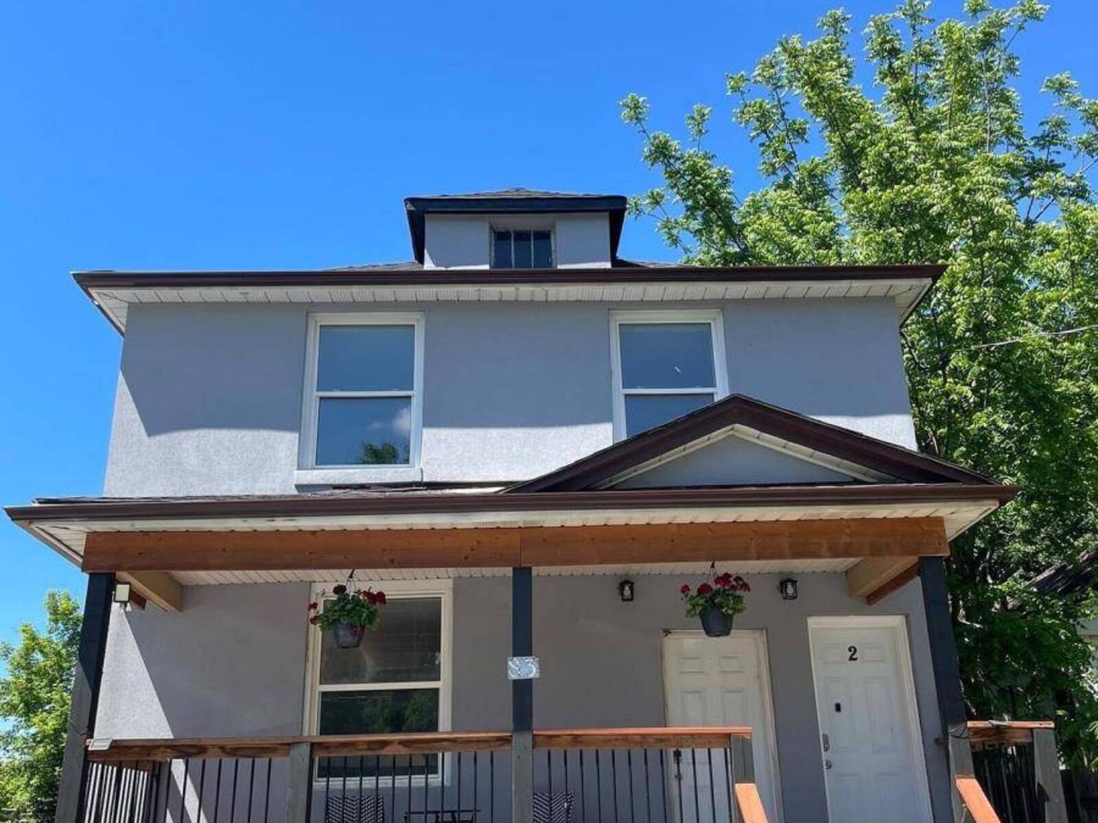 83 CARLTON STREET, St. Catharines, Ontario L2R 1R1