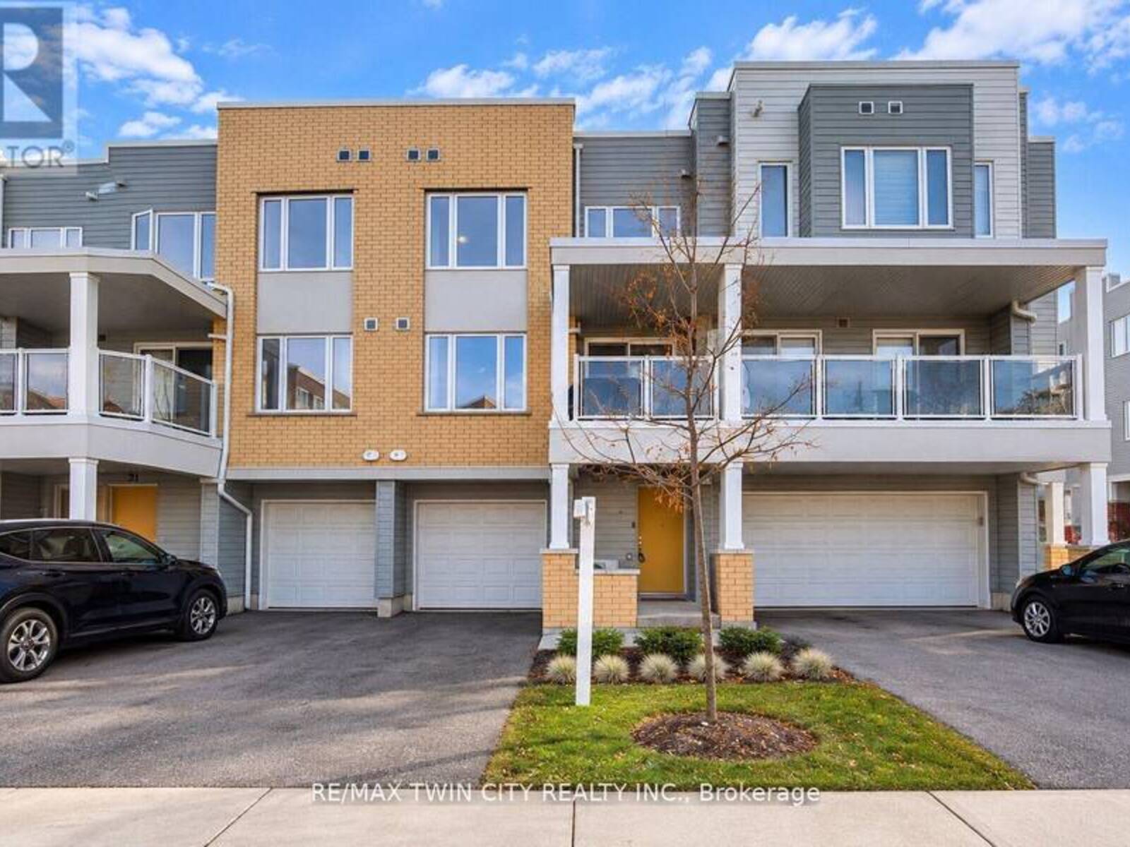 23 VALENCIA AVENUE, Kitchener, Ontario N2R 0R7