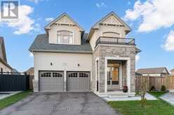 8 PIETROWSKI DRIVE | Georgina Ontario | Slide Image Two