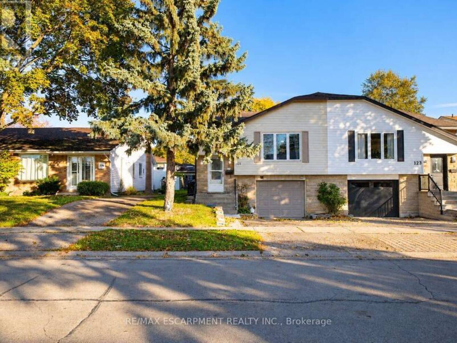 121 ASHGROVE AVENUE, Brantford, Ontario N3R 6E8