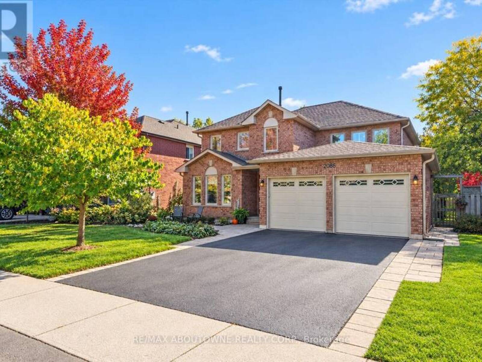 2086 SPRUCEDALE DRIVE, Oakville, Ontario L6H 5W3