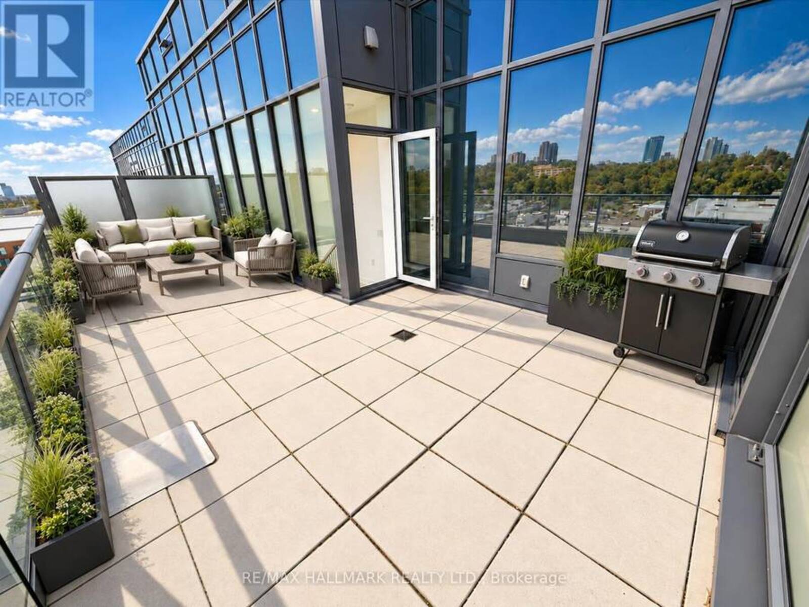 PH06 - 500 DUPONT STREET, Toronto, Ontario M6G 0B8