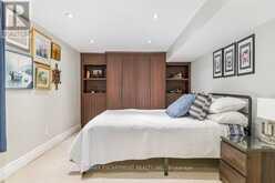 996 CRESTHAMPTON LANE | Mississauga Ontario | Slide Image Thirty-eight