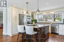 996 CRESTHAMPTON LANE | Mississauga Ontario | Slide Image Nine