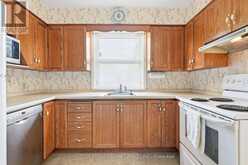 2117 MAPLEWOOD DRIVE | Burlington Ontario | Slide Image Eleven