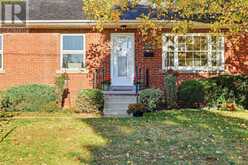 2117 MAPLEWOOD DRIVE | Burlington Ontario | Slide Image Three