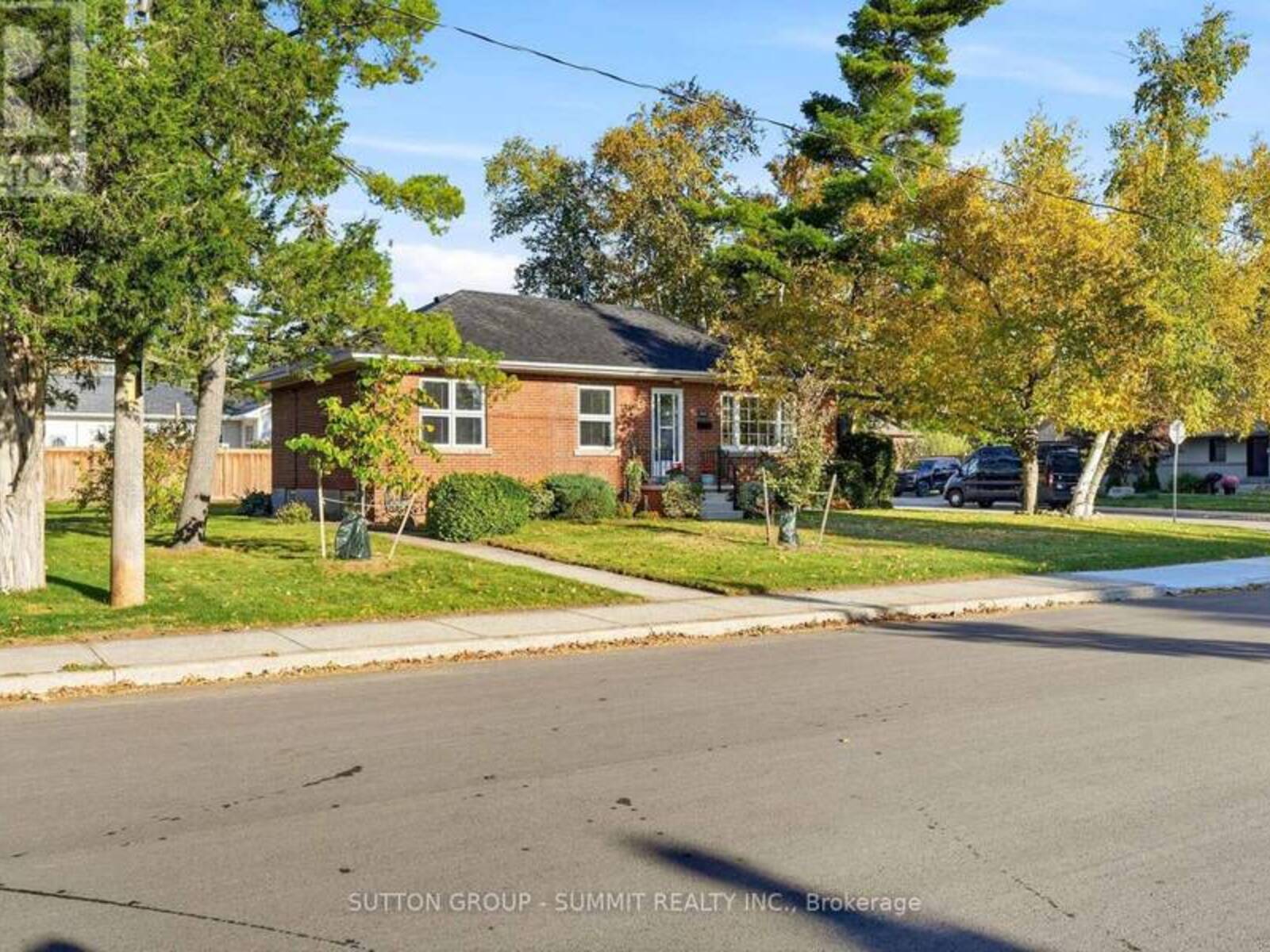 2117 MAPLEWOOD DRIVE, Burlington, Ontario L7R 2C6