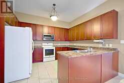 7 BRIDLEWOOD BOULEVARD | Whitby Ontario | Slide Image Eight