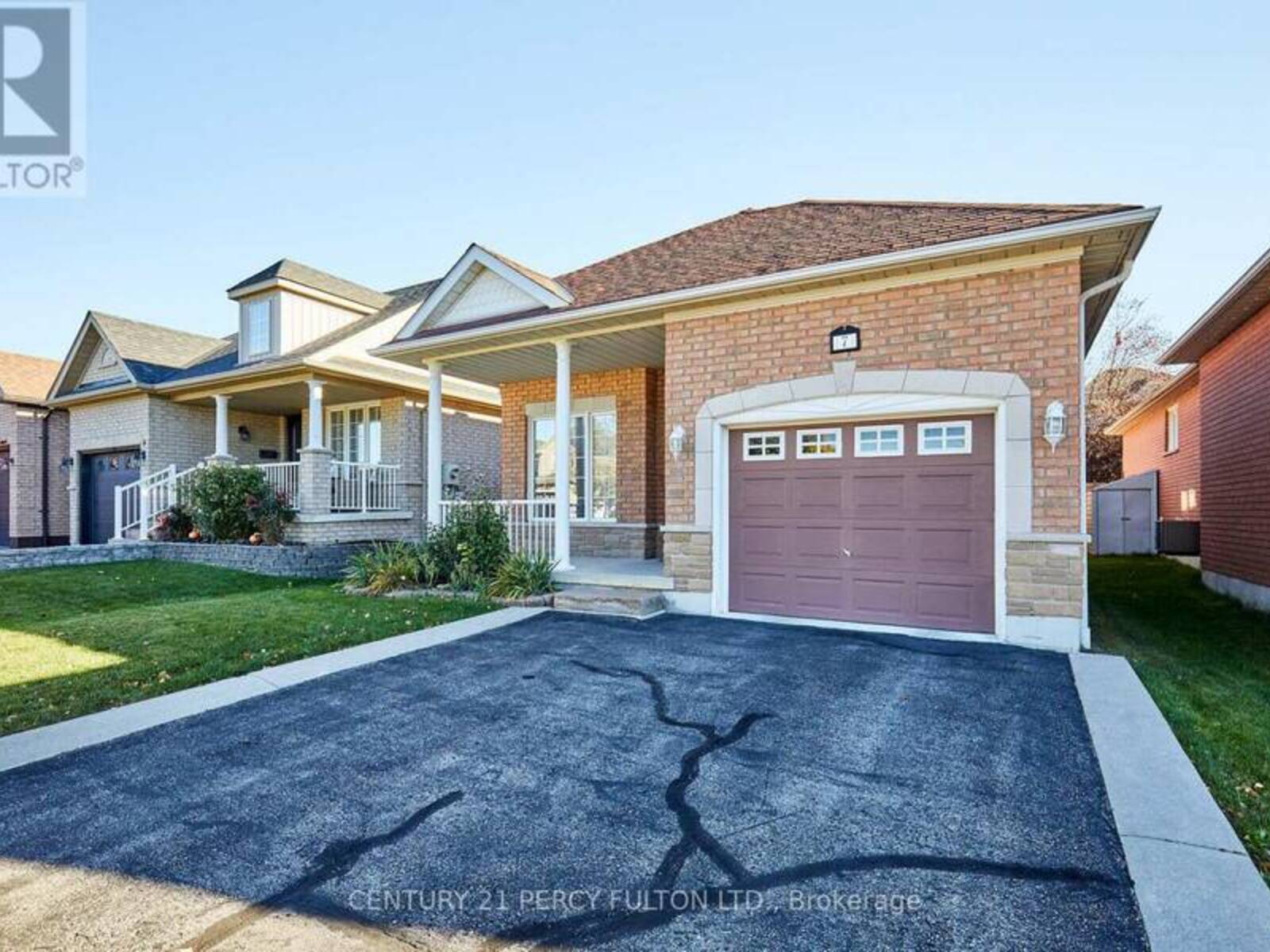 7 BRIDLEWOOD BOULEVARD, Whitby, Ontario L1R 3C7