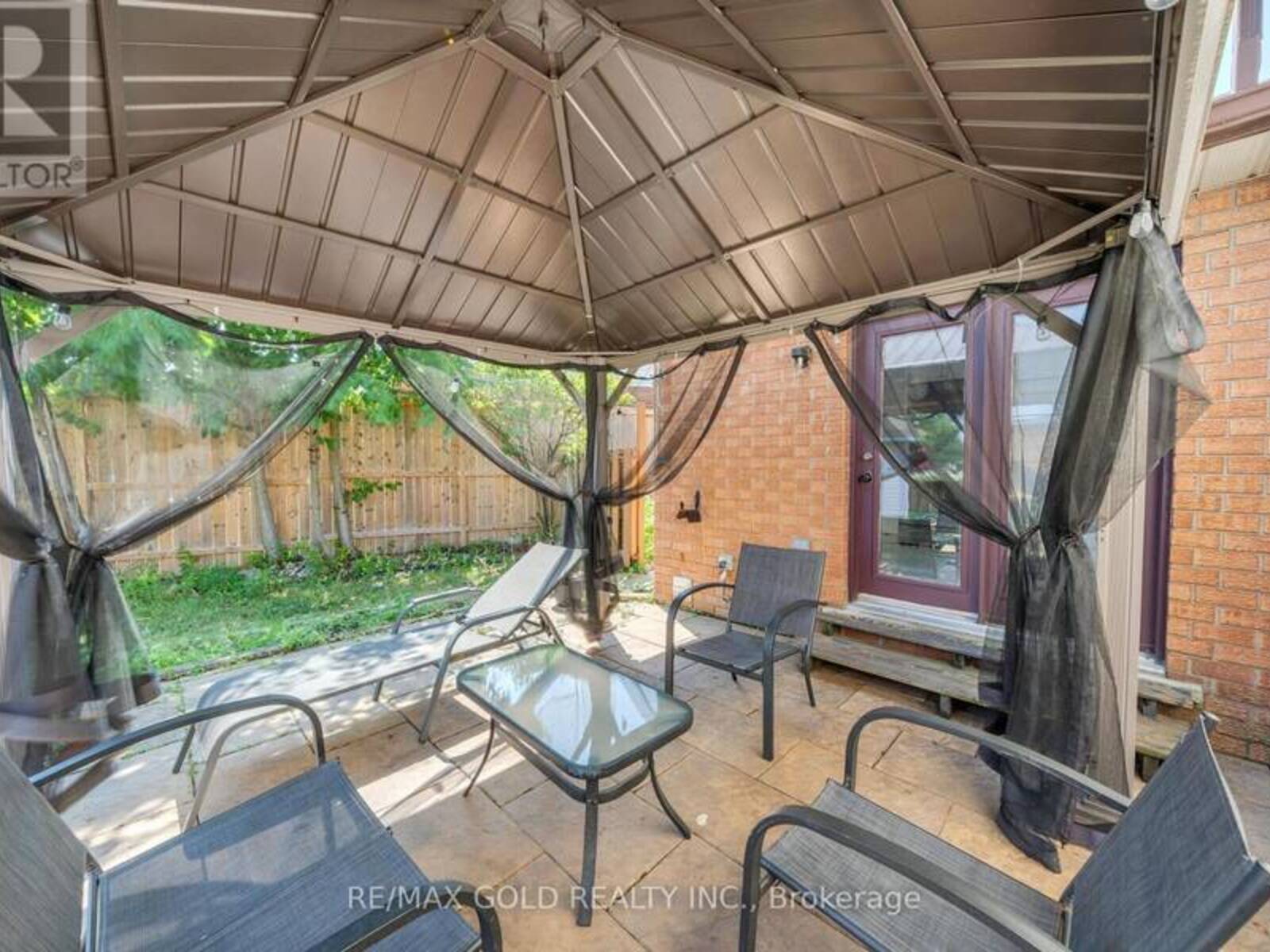 7651 SWAN STREET, Niagara Falls, Ontario L2H 2R1