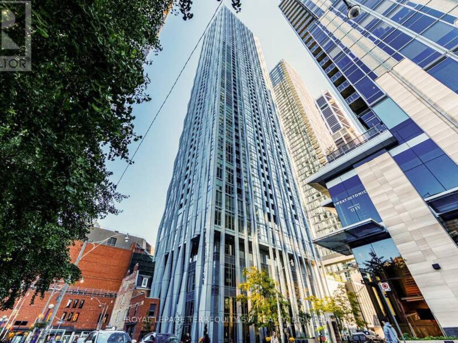 809 - 1 YORKVILLE AVENUE, Toronto, Ontario M4W 0B1