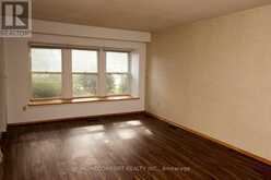 42 PINEMEADOW BOULEVARD | Toronto Ontario | Slide Image Nine