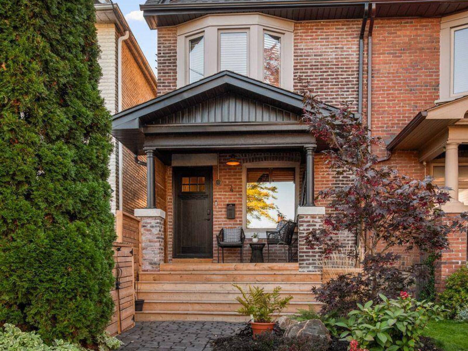 4 ORCHARD PARK BOULEVARD, Toronto, Ontario M4L 3E2