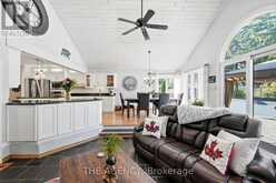 2101 EDINBURGH DRIVE | Burlington Ontario | Slide Image Twelve