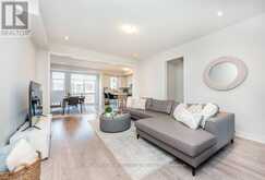 1444 YELLOW ROSE CIRCLE | Oakville Ontario | Slide Image Six