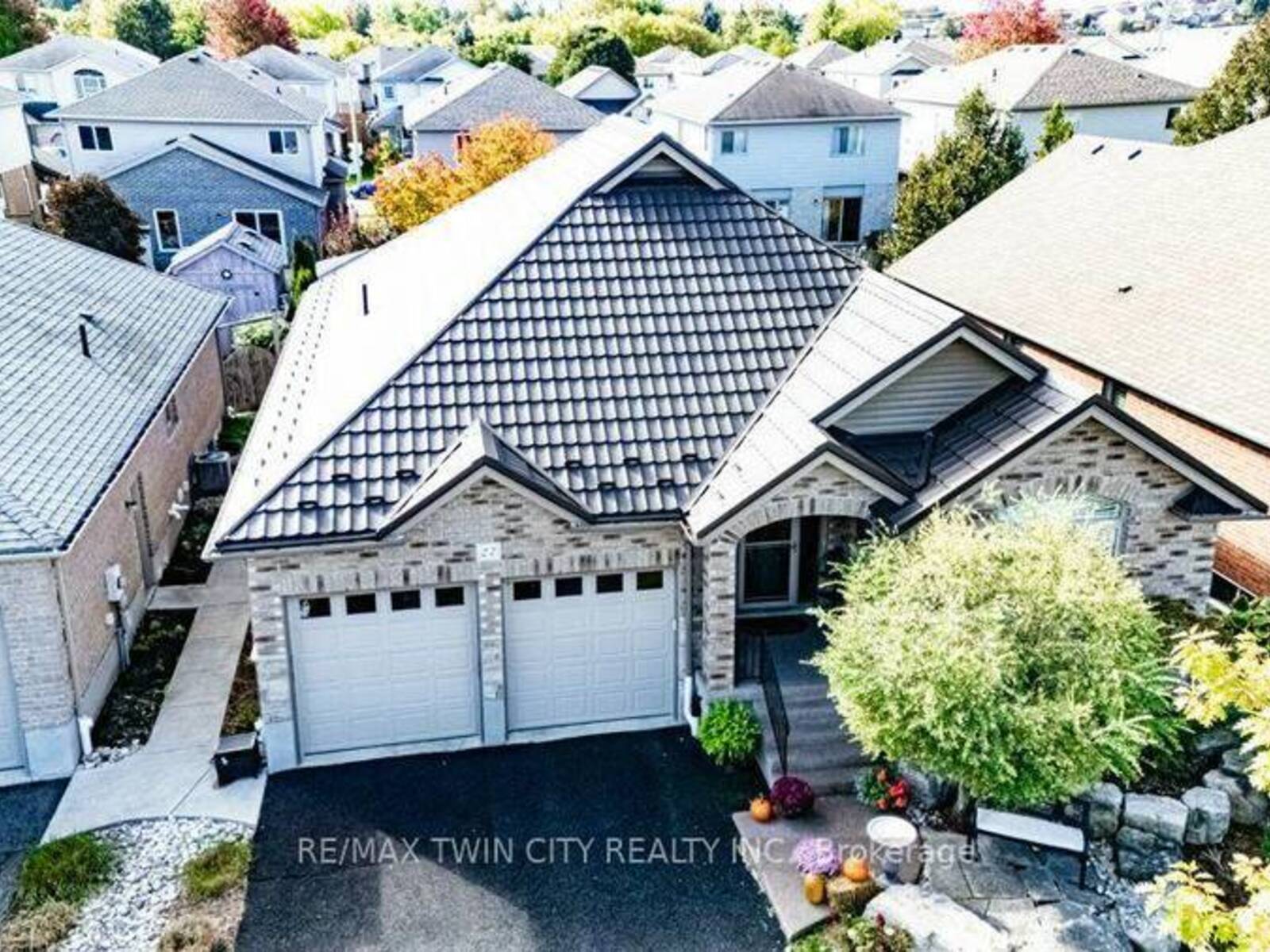 27 CORAL GABLES CRESCENT, Elmira, Ontario N3B 3P4