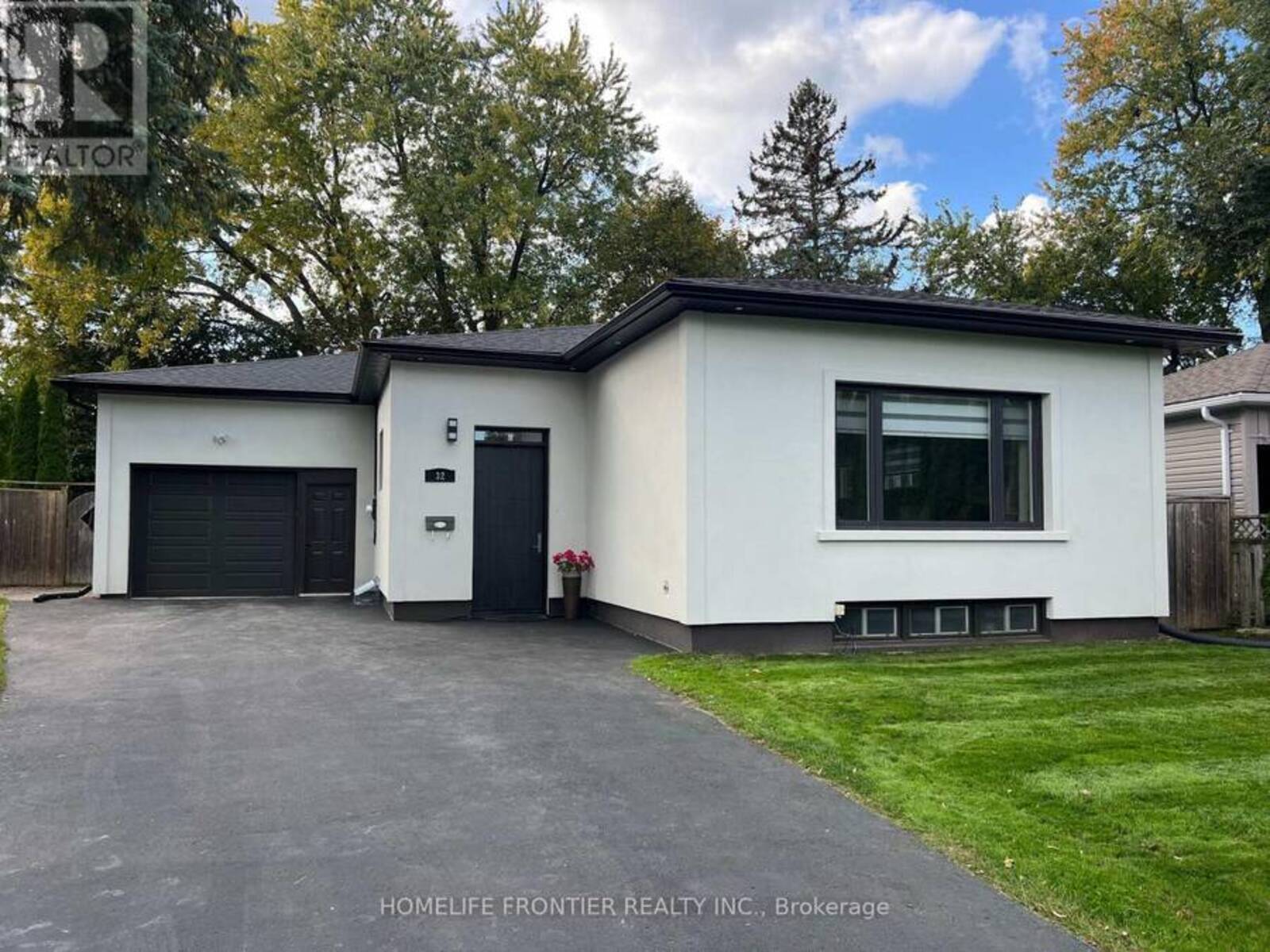 32 DAVIDSON ROAD, Aurora, Ontario L4G 2B1