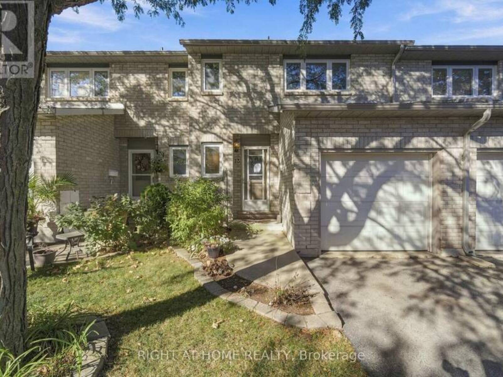 13 - 591 EIGHTH E, Hamilton, Ontario L8J 2X4