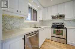 34 STATELY WAY | Markham Ontario | Slide Image Nine