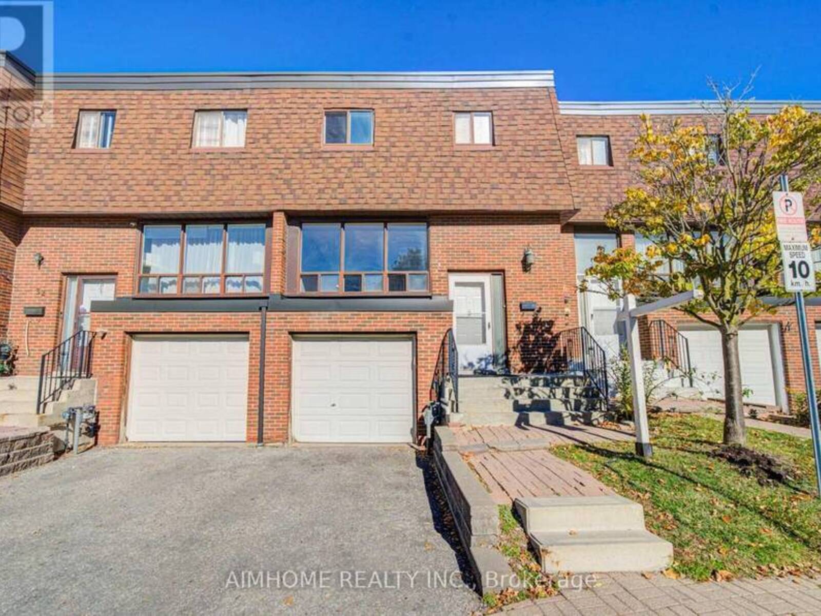 34 STATELY WAY, Markham, Ontario L3T 3Z8