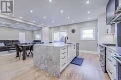 779 MCLAREN STREET | Newmarket Ontario | Slide Image Twelve