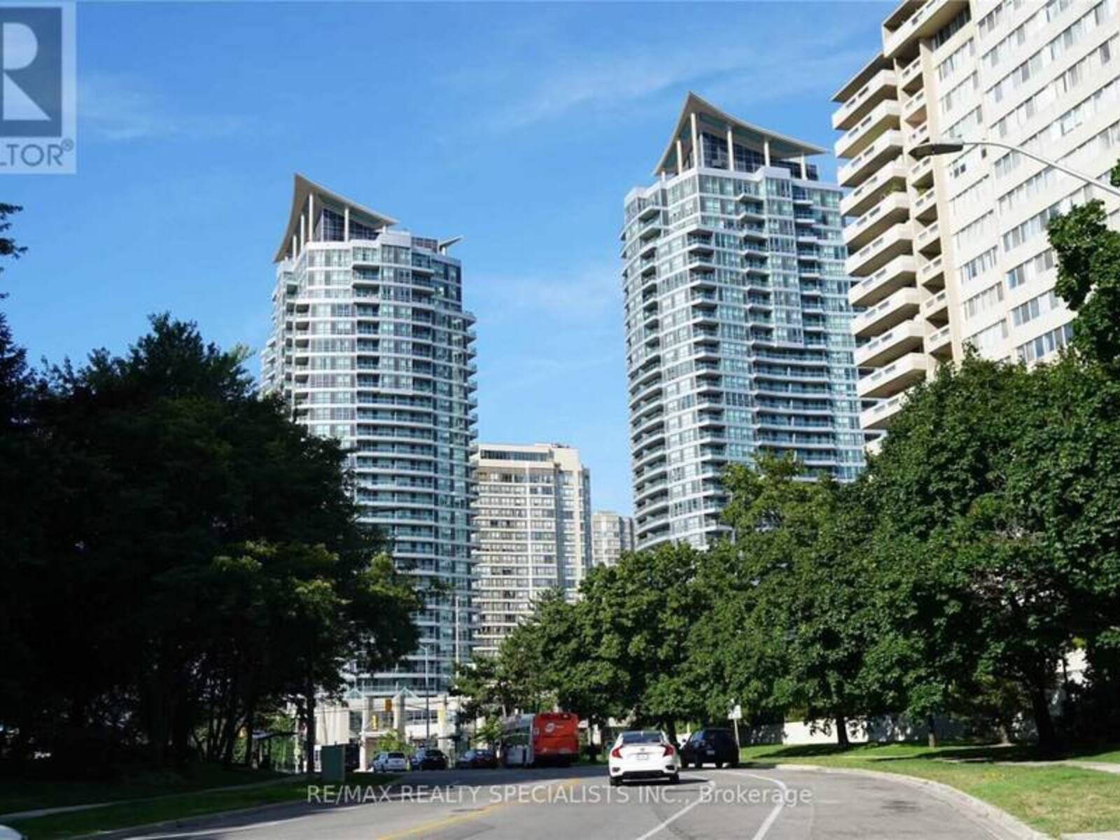 2207 - 33 ELM DRIVE, Mississauga, Ontario L5B 4M2
