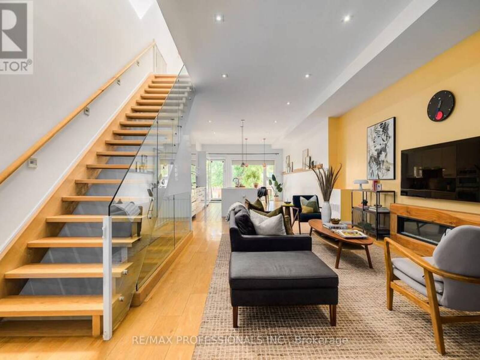 777 EASTERN AVENUE, Toronto, Ontario M4M 1E9