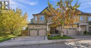 36 - 280 PARADELLE DRIVE | Richmond Hill Ontario | Slide Image Two