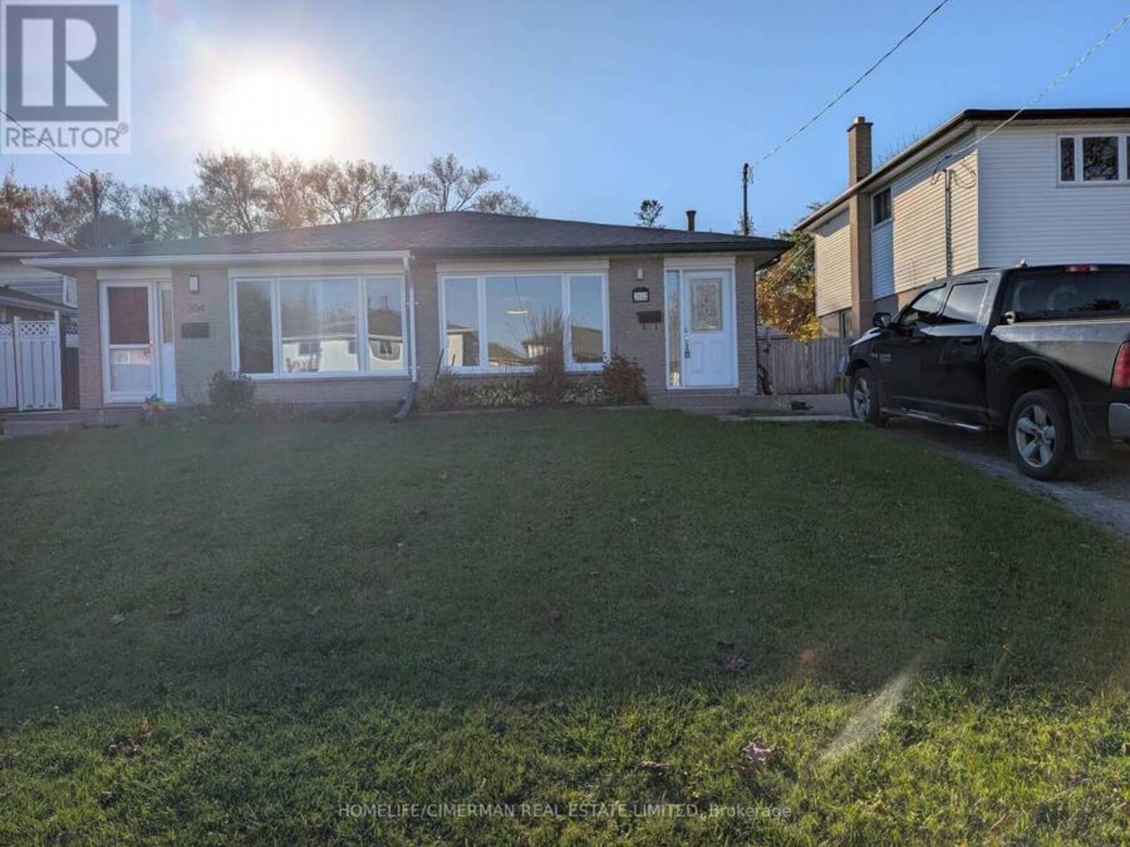 202 DURHAM STREET, Oshawa, Ontario L1J 5R3