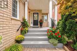 42 KAITLIN DRIVE | Richmond Hill Ontario | Slide Image Thirteen