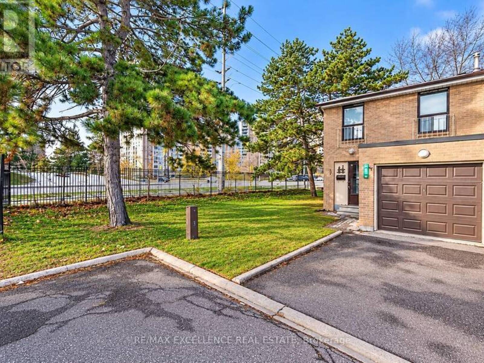 88 FLEETWOOD CRESCENT, Brampton, Ontario L6T 2E5
