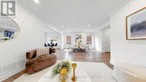737 CABOTO TRAIL | Markham Ontario | Slide Image Ten