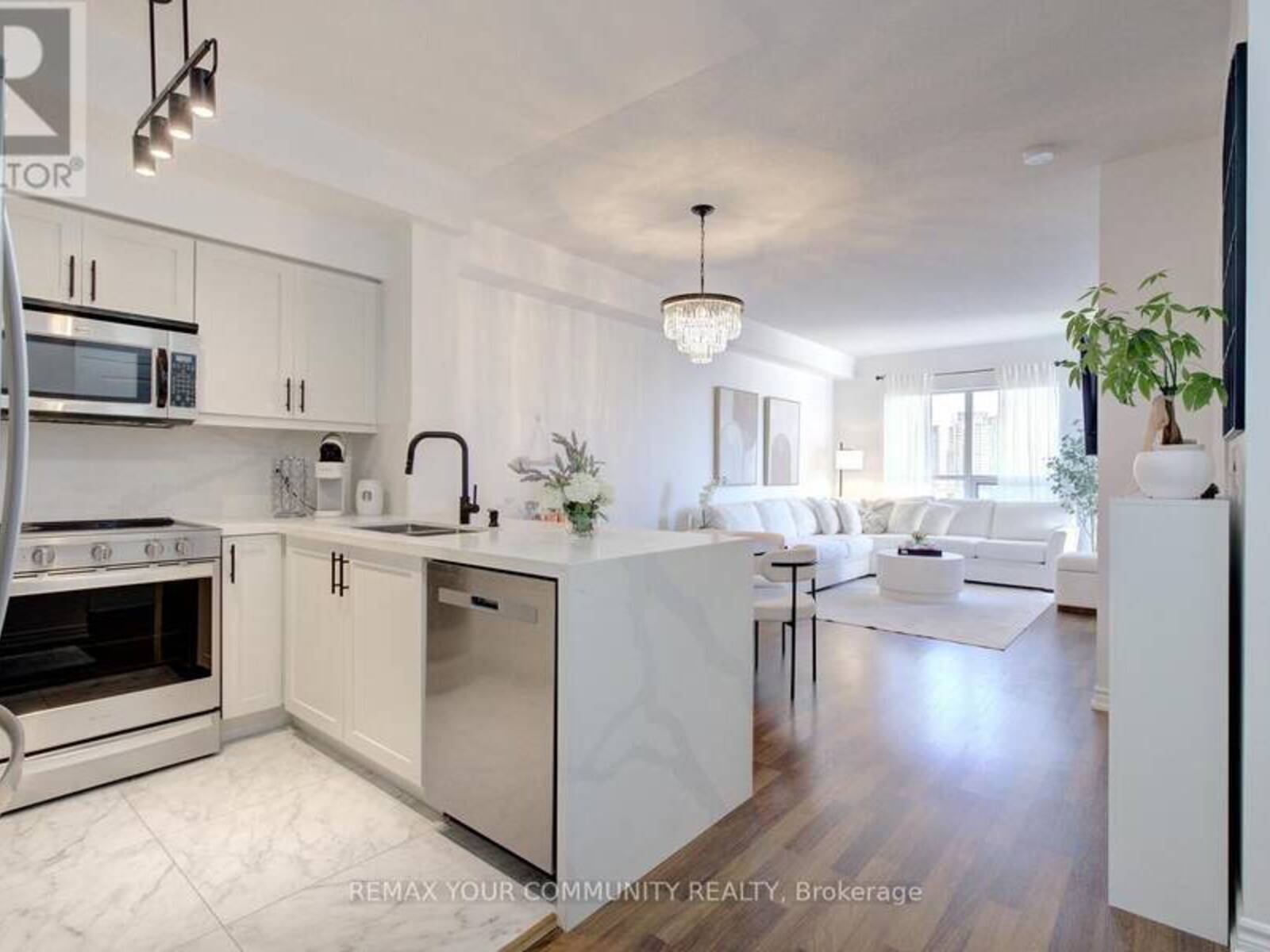 1502 - 9225 JANE STREET, Vaughan, Ontario L6A 0J7