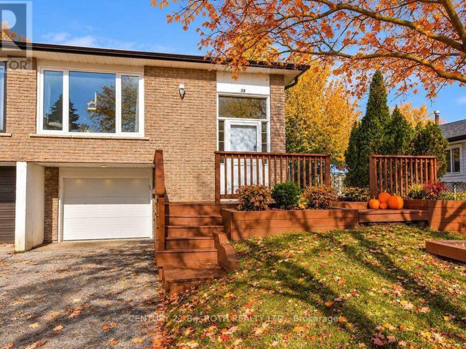 38 CHARLBROOK AVENUE, Barrie, Ontario L4M 2Y4