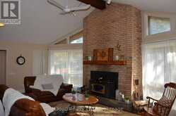 24 MONTCALM CRESCENT | Tiny Ontario | Slide Image Four