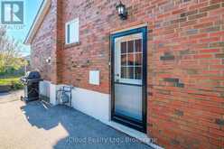 282 KENT CRESCENT | Burlington Ontario | Slide Image Ten