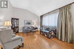 282 KENT CRESCENT | Burlington Ontario | Slide Image Sixteen
