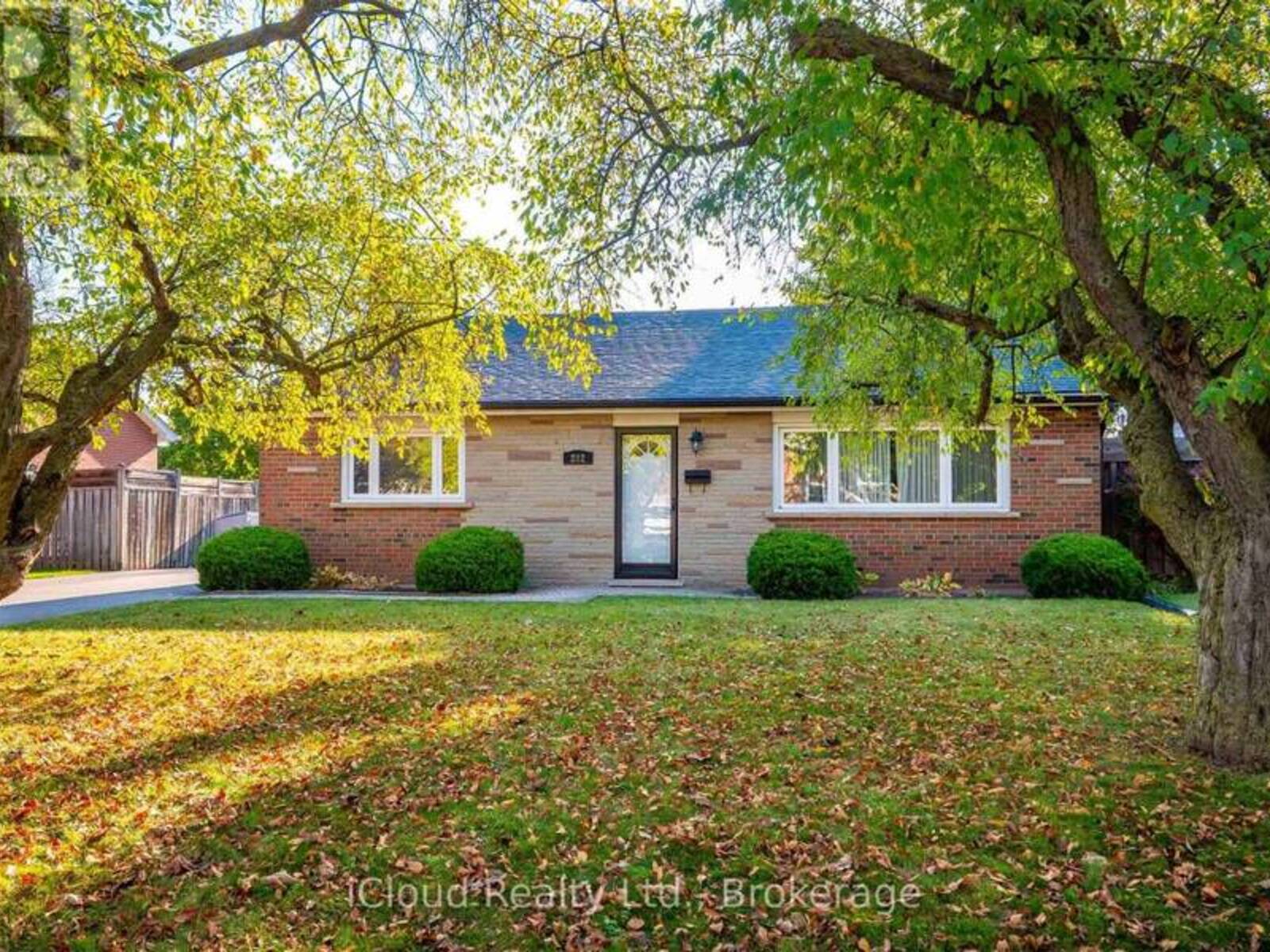 282 KENT CRESCENT, Burlington, Ontario L7L 4T1