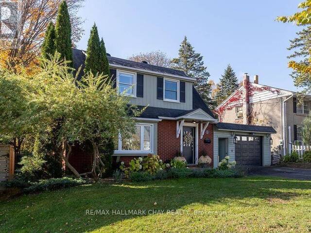 63 NAPIER STREET Barrie Ontario, L4M 1W3 - 4 Bedrooms Home For Sale