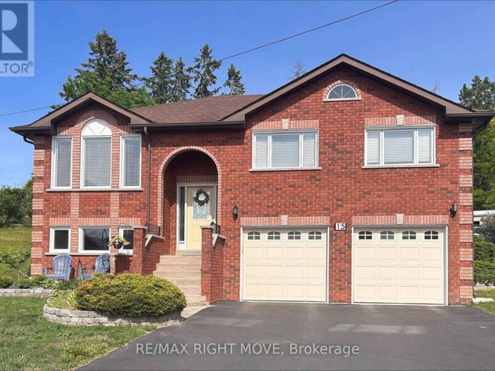 15 WATSON COURT, Orillia, Ontario L3V 7S5