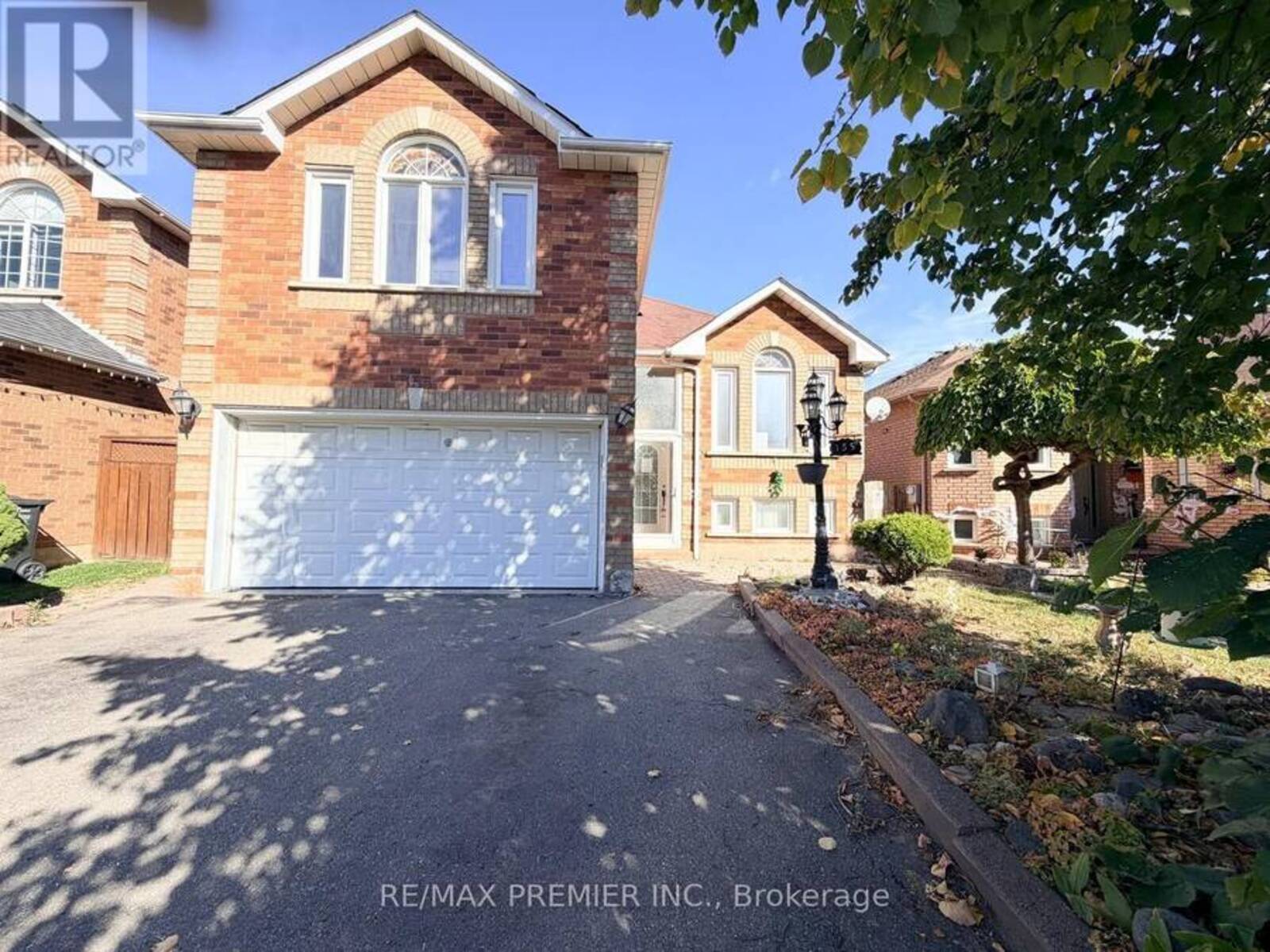 155 DRINKWATER ROAD, Brampton, Ontario L6Y 5B6