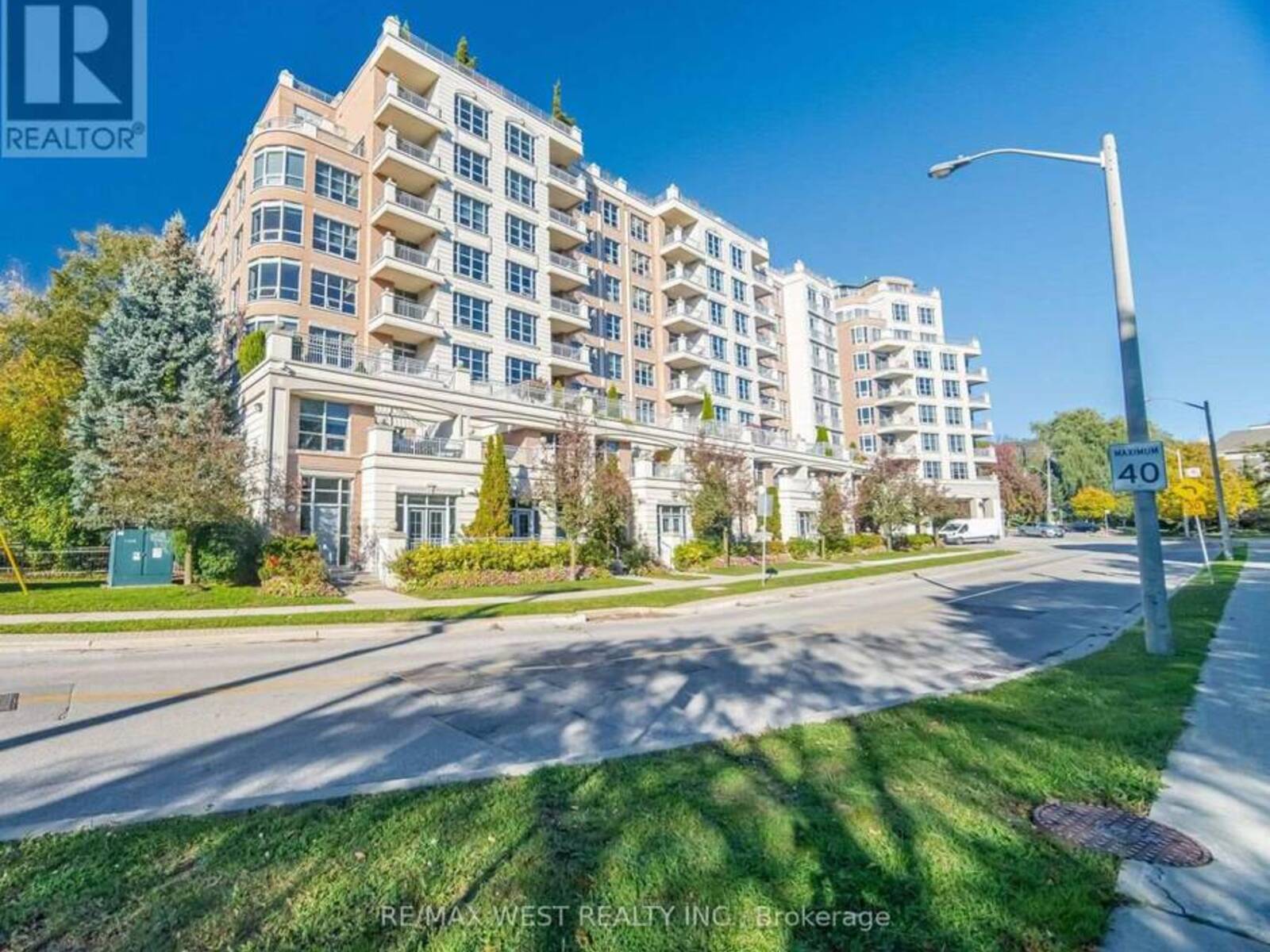 701 - 10 OLD YORK MILLS ROAD, Toronto, Ontario M2P 2G9