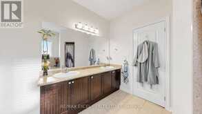 7 SUNDEW LANE | Richmond Hill Ontario | Slide Image Nineteen